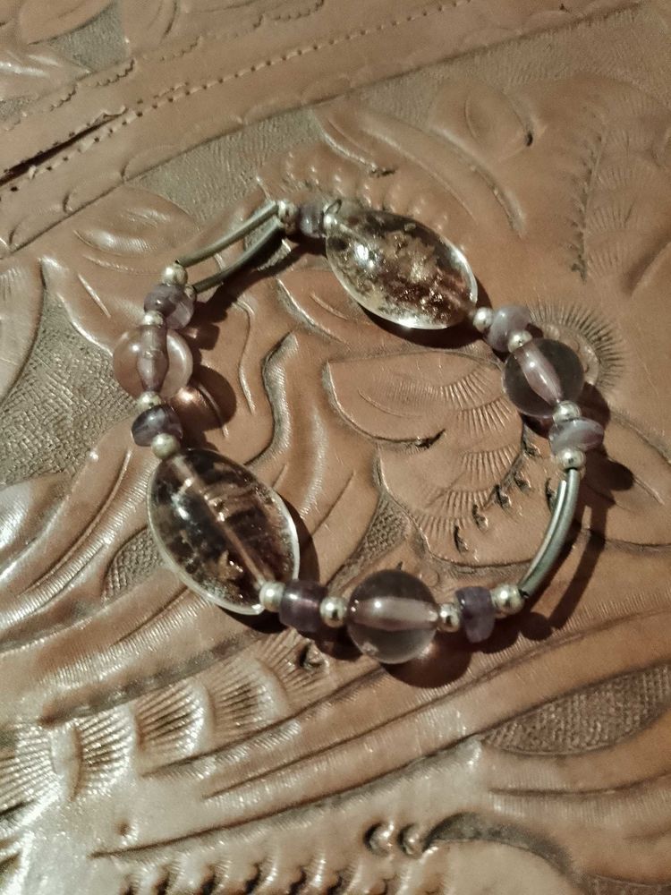 bracelet �lastique perles en plastique violettes. 6 Carqueiranne (83)