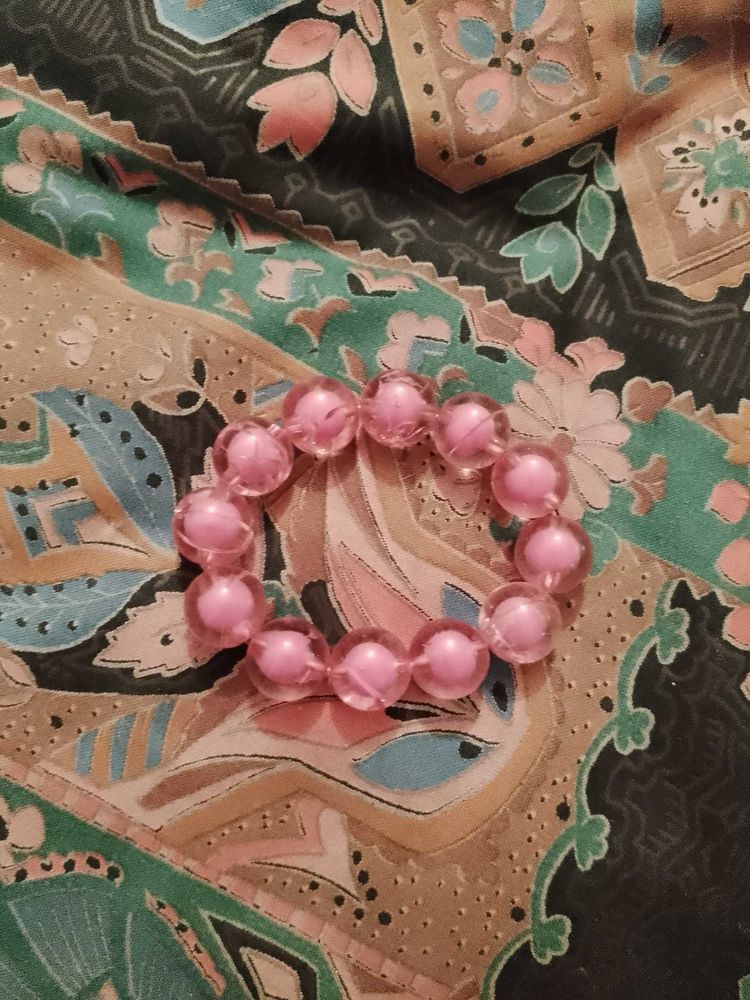 bracelet �lastique en perles de plastique roses enfants. 5 Carqueiranne (83)