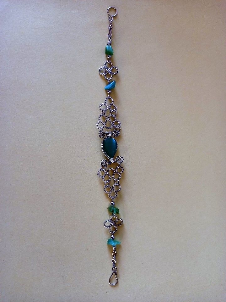 Bracelet fantaisie pierres vertes et m�tal argent� 15 Villiers (86)