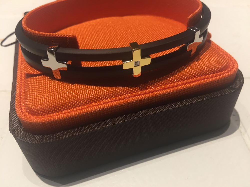 bracelet marque com�te UBR 316 159 La Ciotat (13)