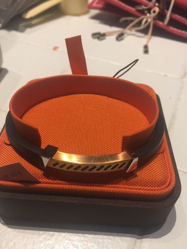 bracelet marque com�te UBR 241 129 La Ciotat (13)