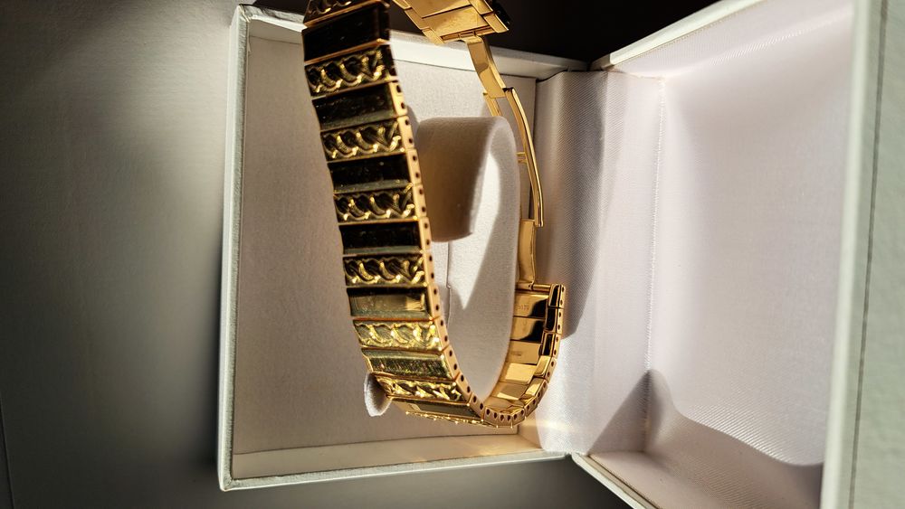 BRACELET DE MARQUE  NEUF JAMAIS UTILIS� 
AVEC SON �CRIN, FAI 0 Ghyvelde (59)