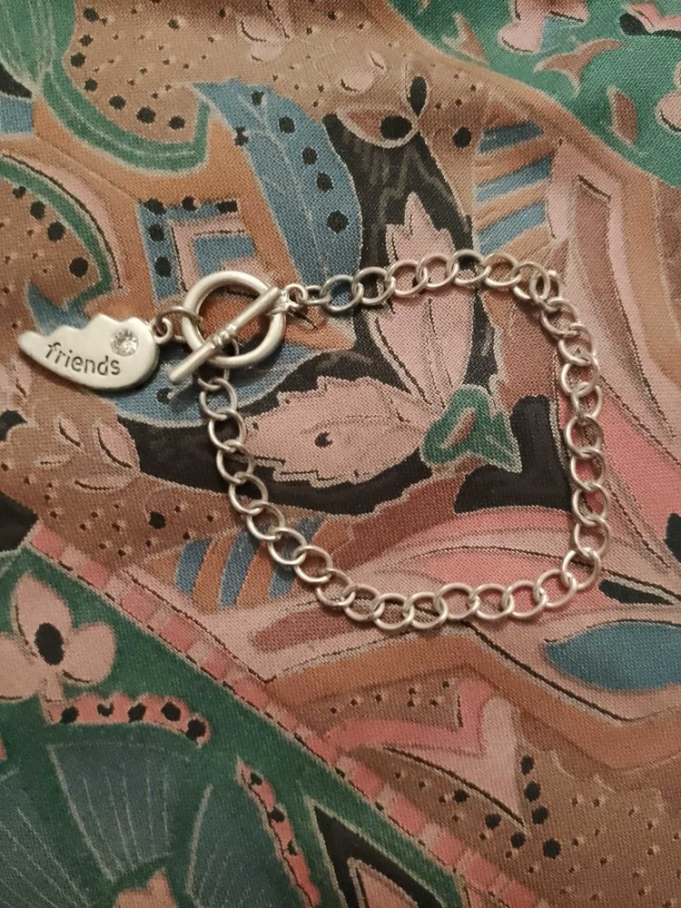 bracelet en m�tal argent� friends enfants. 4 Carqueiranne (83)