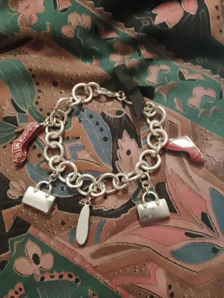 bracelet en m�tal argent� th�me shopping enfants. 4 Carqueiranne (83)