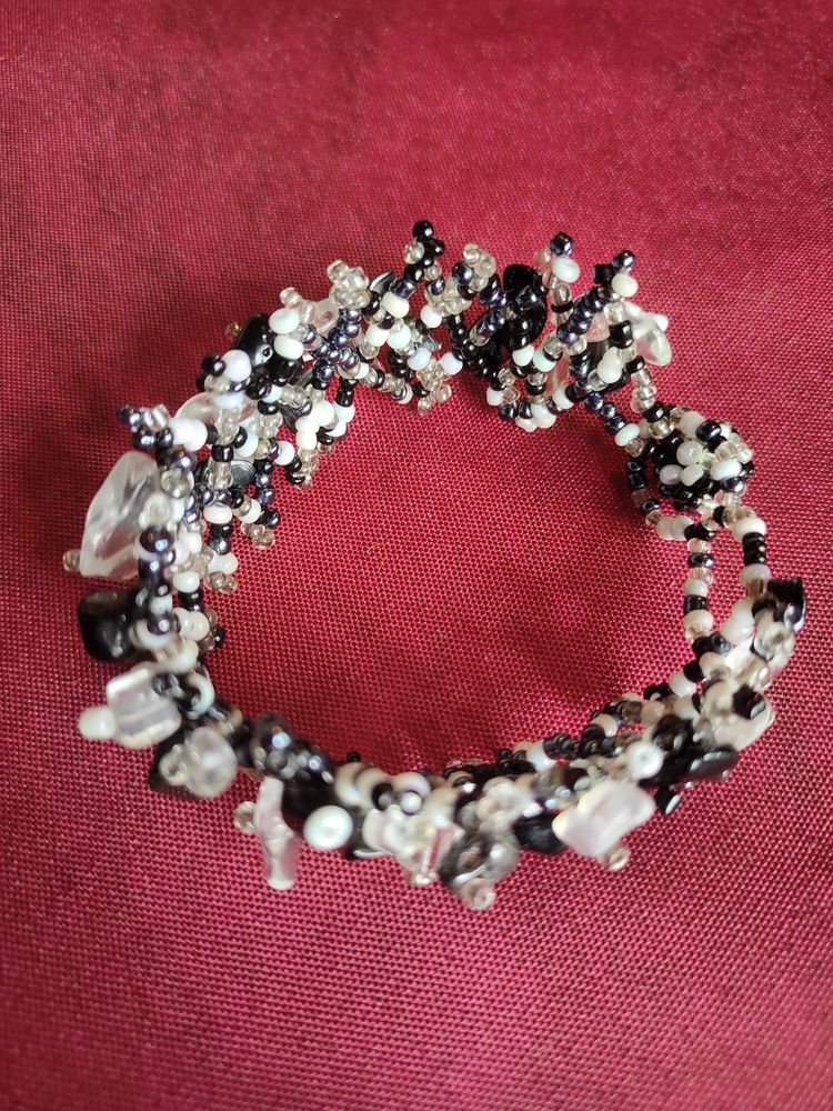 Bracelet noir et blanc en pierres synth�tiques 5 Avermes (03)