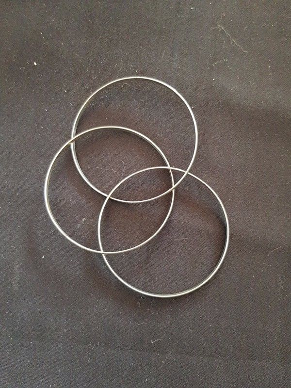 3 bracelets argent� tr�s bon etat ils sont li�s 2 e 2 Viriat (01)