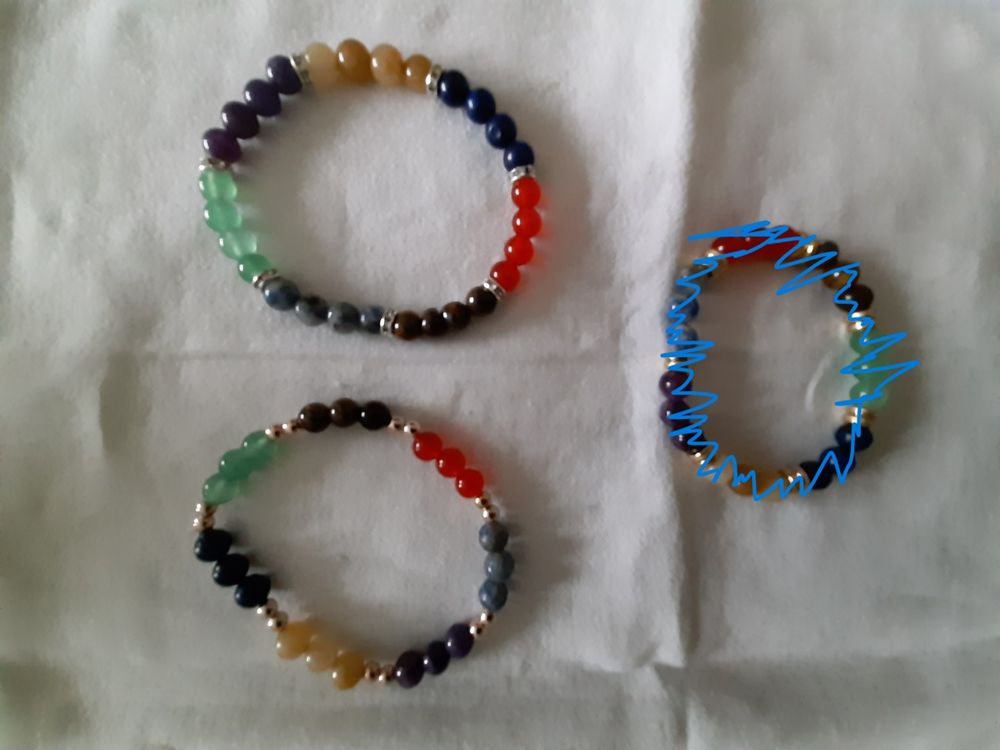 2 bracelets des 7 chakra mont�e sur un �lastique 5 Plouvorn (29)