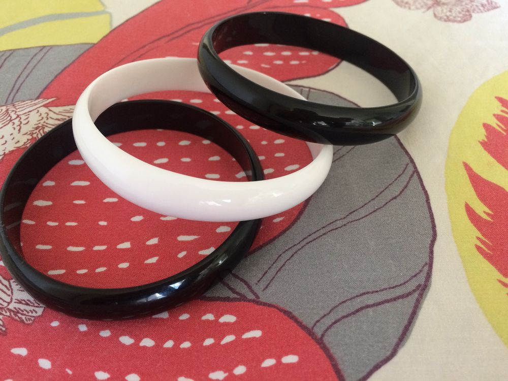Bracelets coordonn�s sixties blanc et noir
3 Montpellier (34)