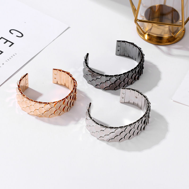 57 bracelets �cailles noirs, argent,or 60 La Jaudonni�re (85)