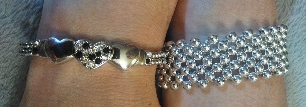 lot de bracelets fantaisie argent�s et �lastiqu�s 5 Granges (71)