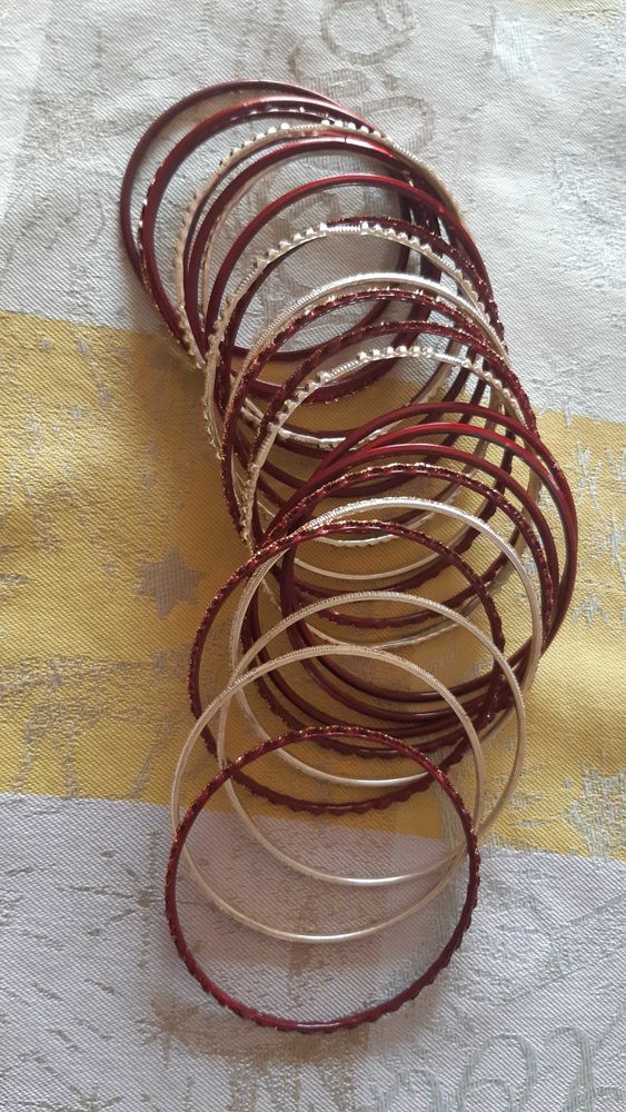 24 bracelets Inde 18 Brignais (69)