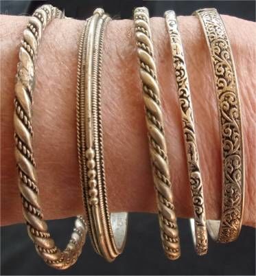 lot de 5 bracelets m�tal argent� et cisel� 
16 Saint-Germain-du-Plain (71)