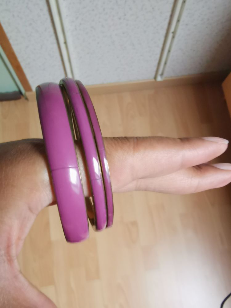 Bracelets violet sans marque, jamais port�. 8 Villemomble (93)