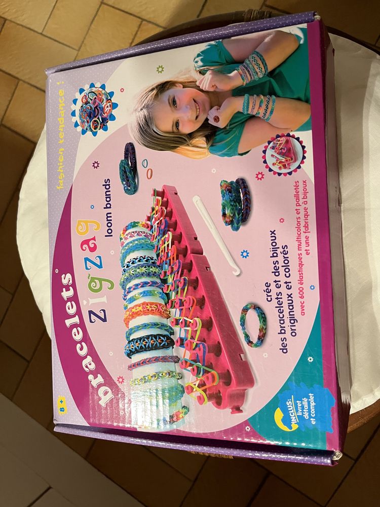 Bracelets zigzag.
Fabrique de bougies. 3 Amn�ville (57)