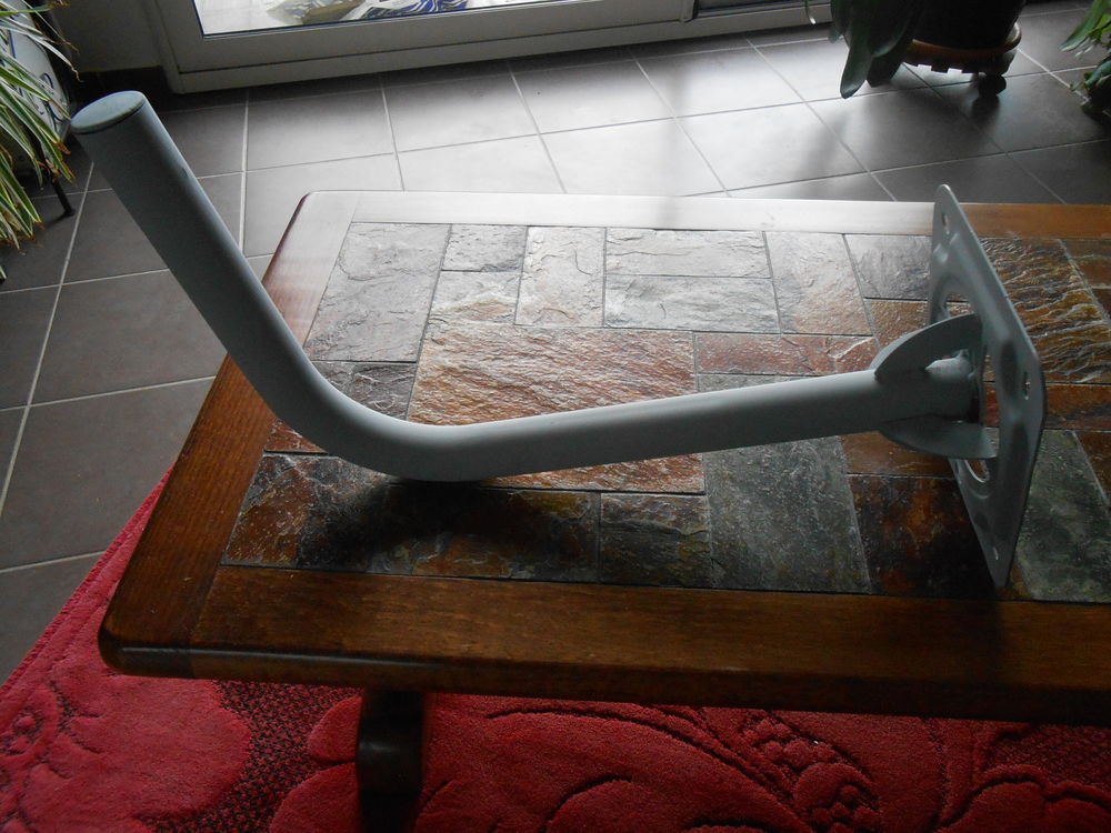 bras de d�port en acier 45cm long et 29 en hauteur 10 Marck (62)