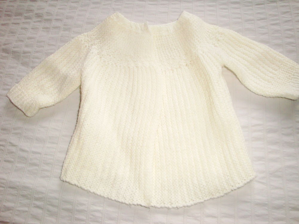 Brassi�re blanche et chaussons assorts  1er �ge 5 Nimes (30)