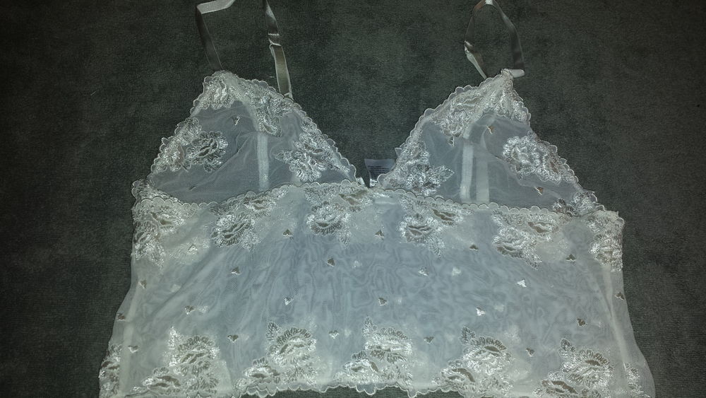 N� 418 BRASSIERE CREME
MARQUE H & M
TAILLE L
5 Triel-sur-Seine (78)