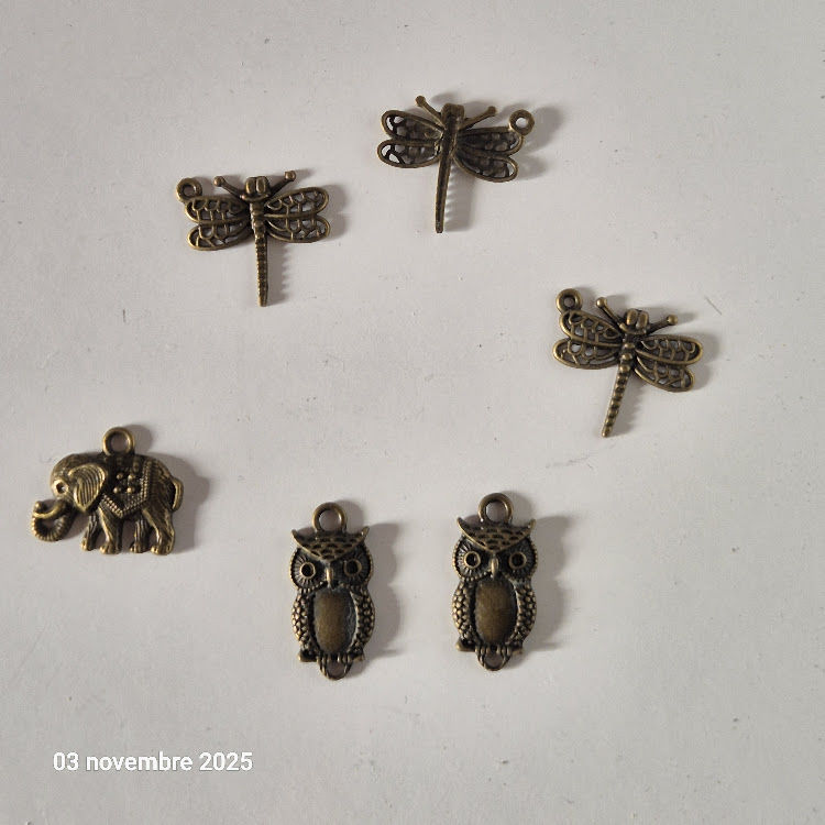 Lot breloques pendentifs papillon, hibou, �l�phant  bronze x 1 Saumur (49)