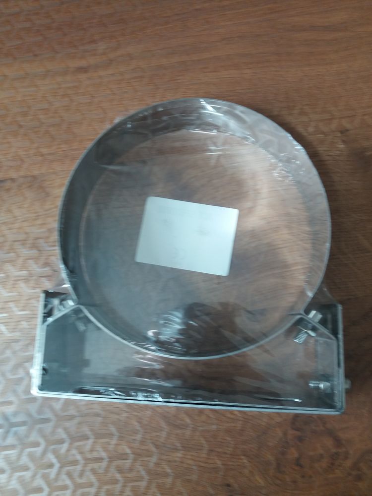 bride de fixation r�glable inox  pour conduit double paroi 30 Gergy (71)