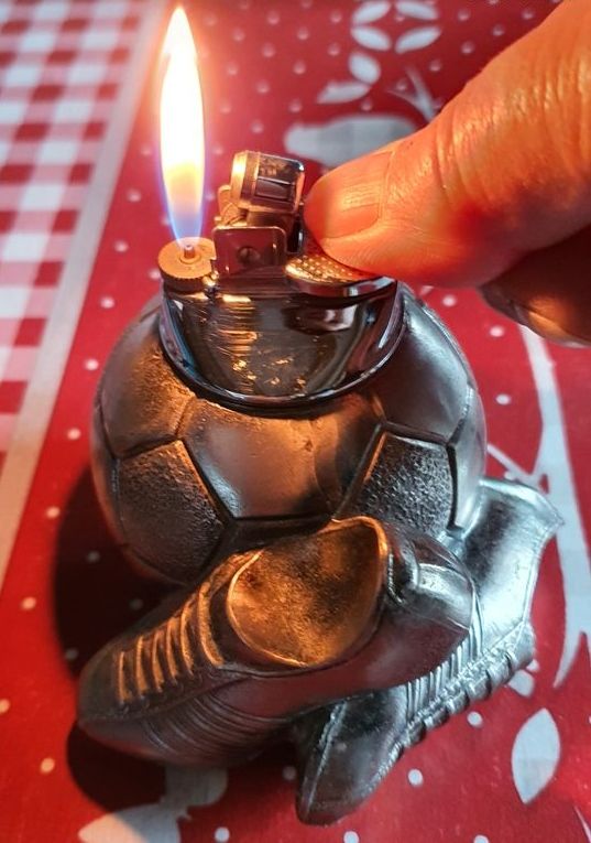 BRIQUET Ballon et  Chaussures de FOOTBALL 30 Saint-Nicolas-de-Sommaire (61)