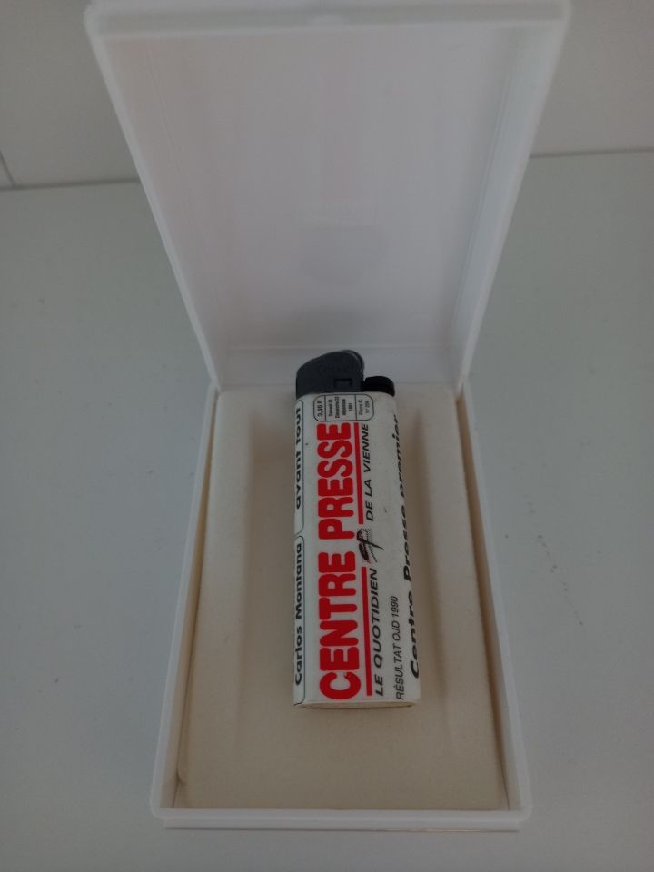 BRIQUET CRICKET  CENTRE PRESSE 2 Villiers (86)