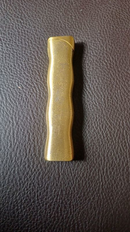 Briquet dor� rechargeable 8 cm sur 2 cm tr�s bon �tat 5e 5 Viriat (01)