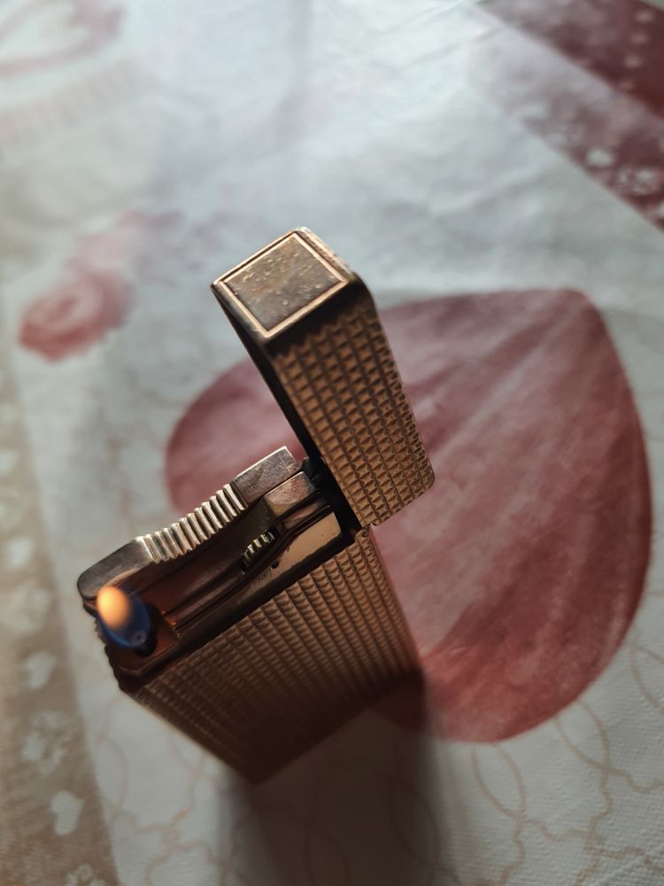 Briquet DUPONT 20 carats pour Collectionneurs 180 Villiers-Saint-Fr�deric (78)