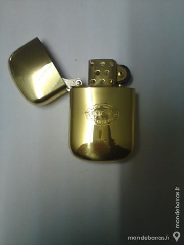 BRIQUET TEMPETE en laiton dore  grave saint  louis 20 Fr�jus (83)