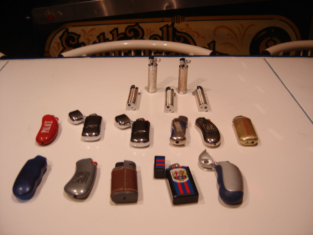 BRIQUETS AVEC ETUI ET A MECHE 5 Caluire-et-Cuire (69)