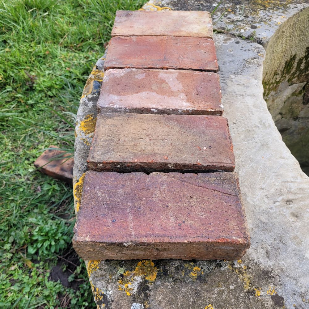 BRIQUETTES ANCIENNES / TUILES 75 Poitiers (86)