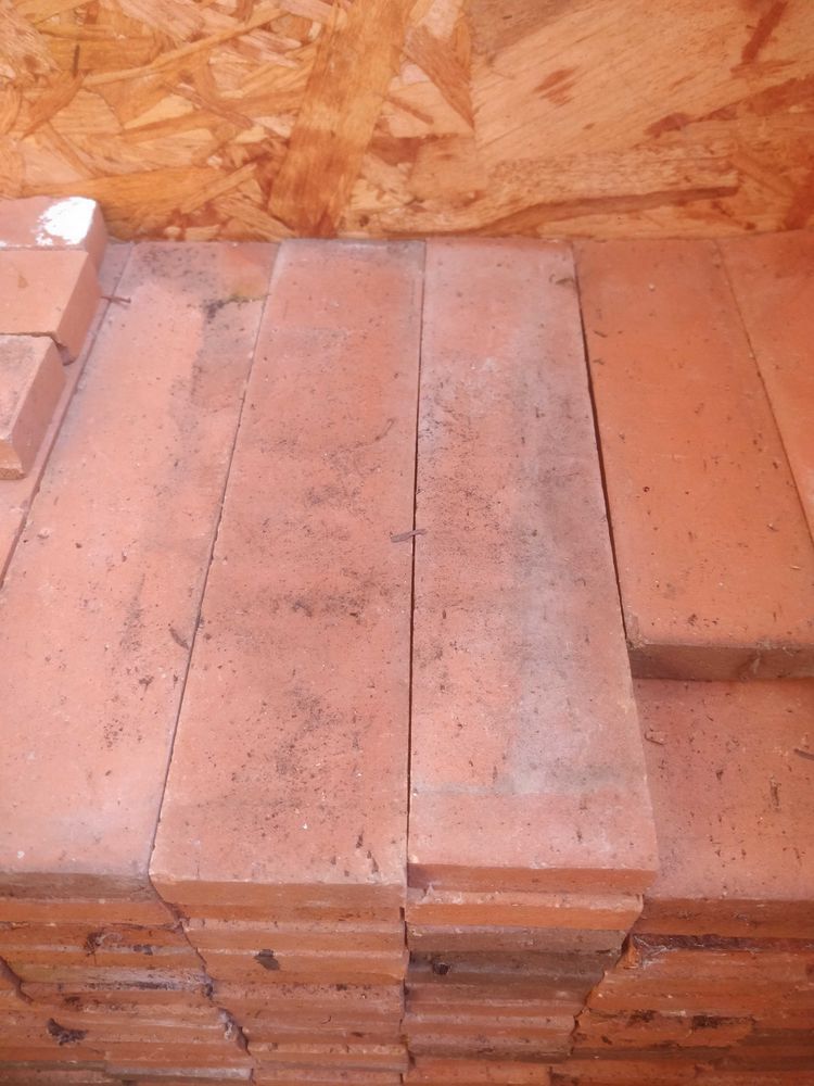 Lot+de+419+briquettes+de+construction+en+terre+cuite+de+dimensions+22x5x1,5+cm. 1 Pont-du-Ch�teau (63)