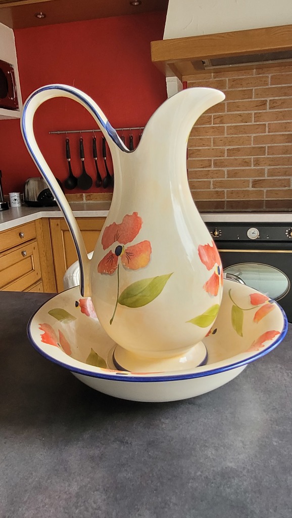 Broc d�coratif en c�ramique � motifs floraux 10 Cornebarrieu (31)