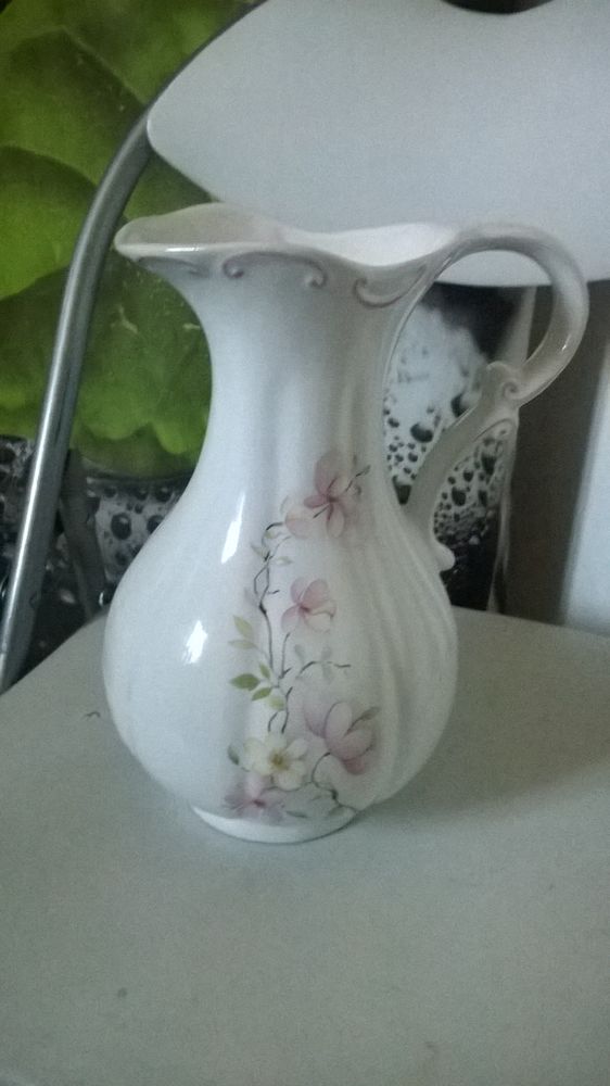 Broc pichet
Avec dessin de Roses
En faience 8 Talange (57)