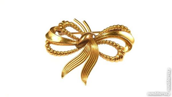 Broche des ann�es 1950 15 Montargis (45)