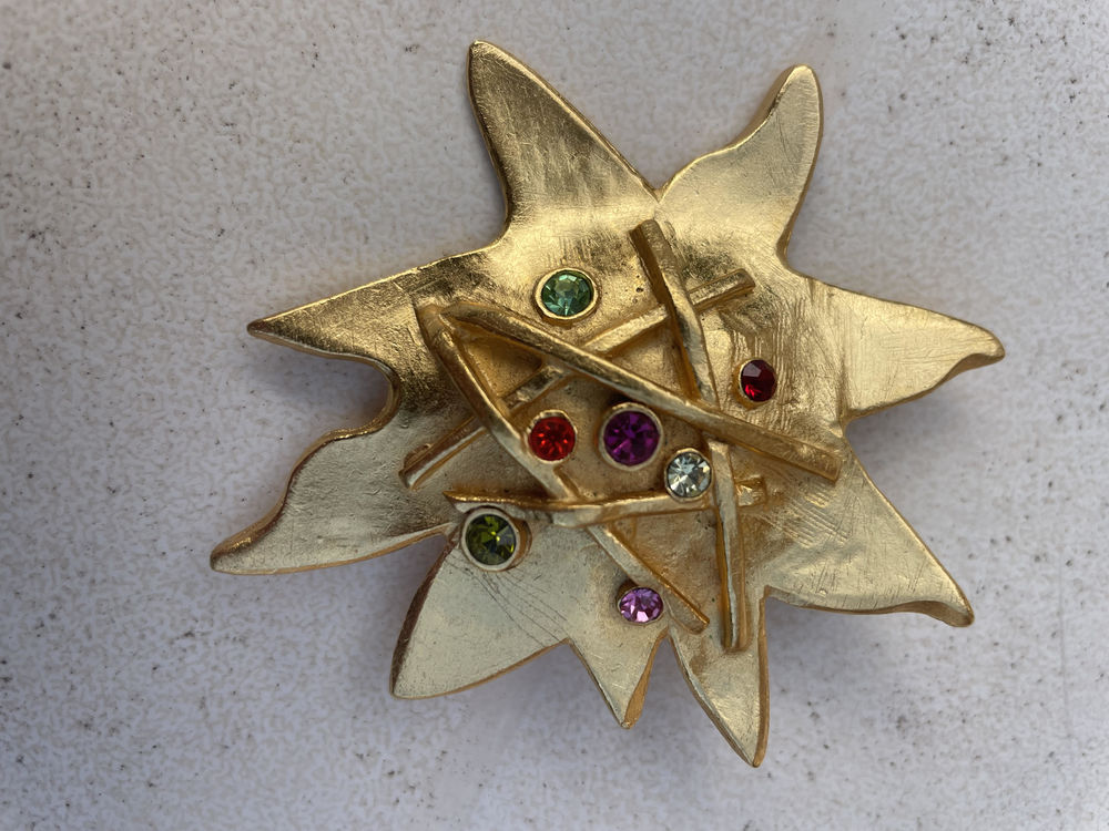 Broche ANTIGONA Etoile strass couleur 65 Vigneux-sur-Seine (91)