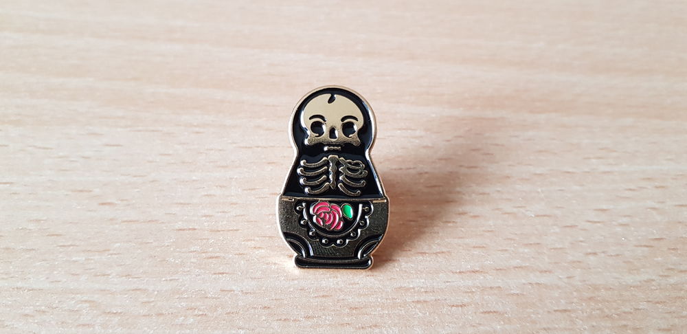 broche badge pins pin's
matriochka t�te de mort squelette 
5 Carnon Plage (34)