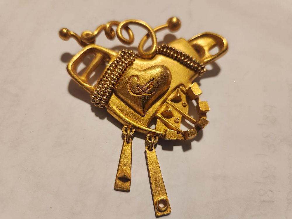 Broche coeur perl� pendants Christian LACROIX 285 Vigneux-sur-Seine (91)