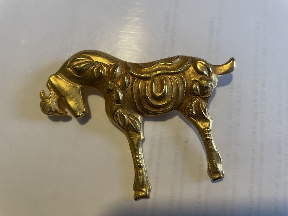 broche dor�e Cheval E.Ungaro Paris 190 Vigneux-sur-Seine (91)