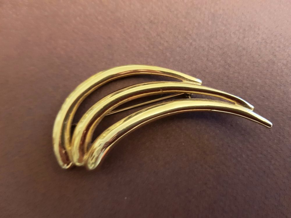 Broche dor�e VINTAGE, sign�e 11 Antibes (06)