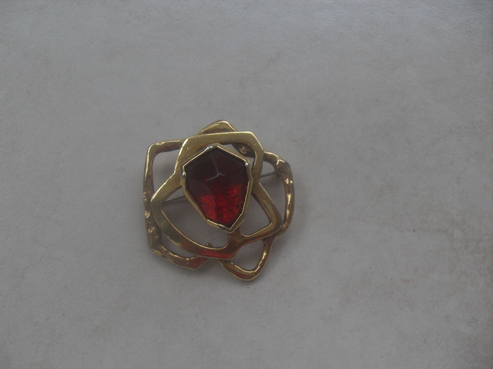 broche de marque 35 Saint-Germain-au-Mont-d'Or (69)