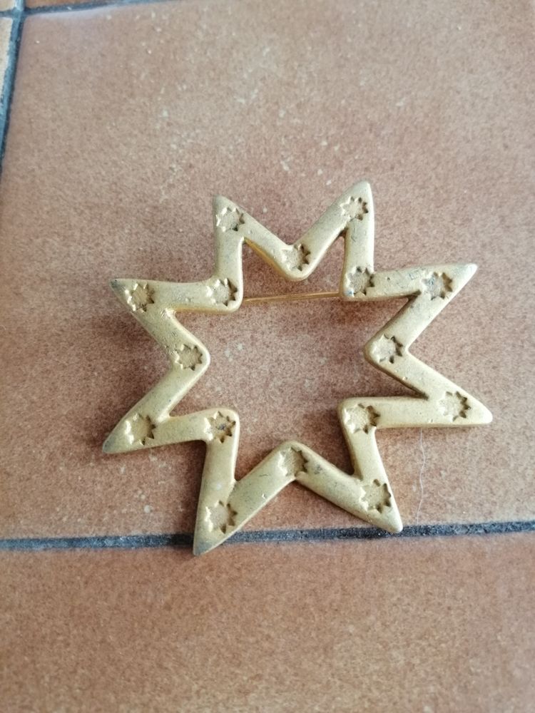 Broche en m�tal de Lancome 20 Venizy (89)