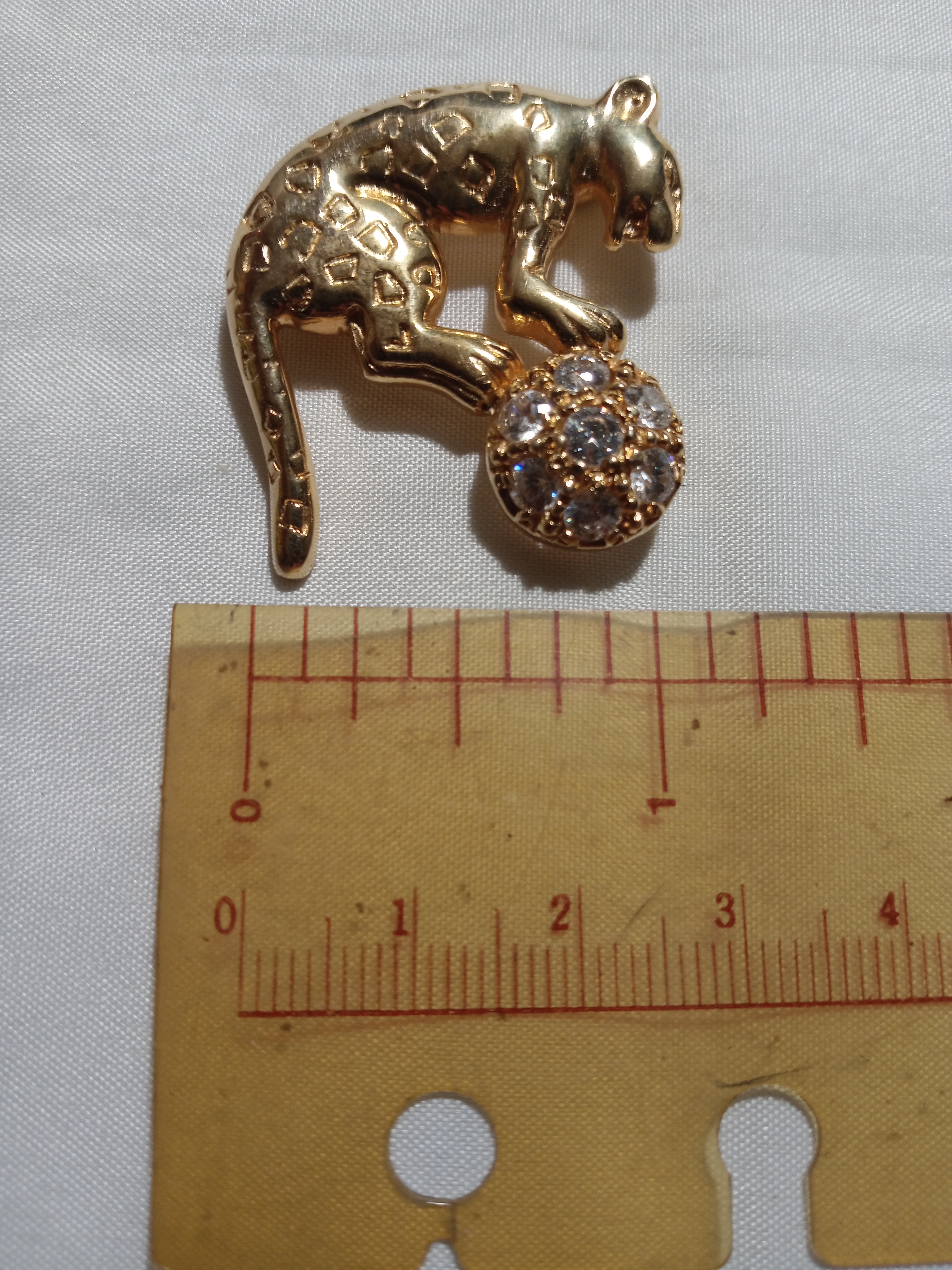 Broche panthere plaque or et zirconiums 45 Alban (81)