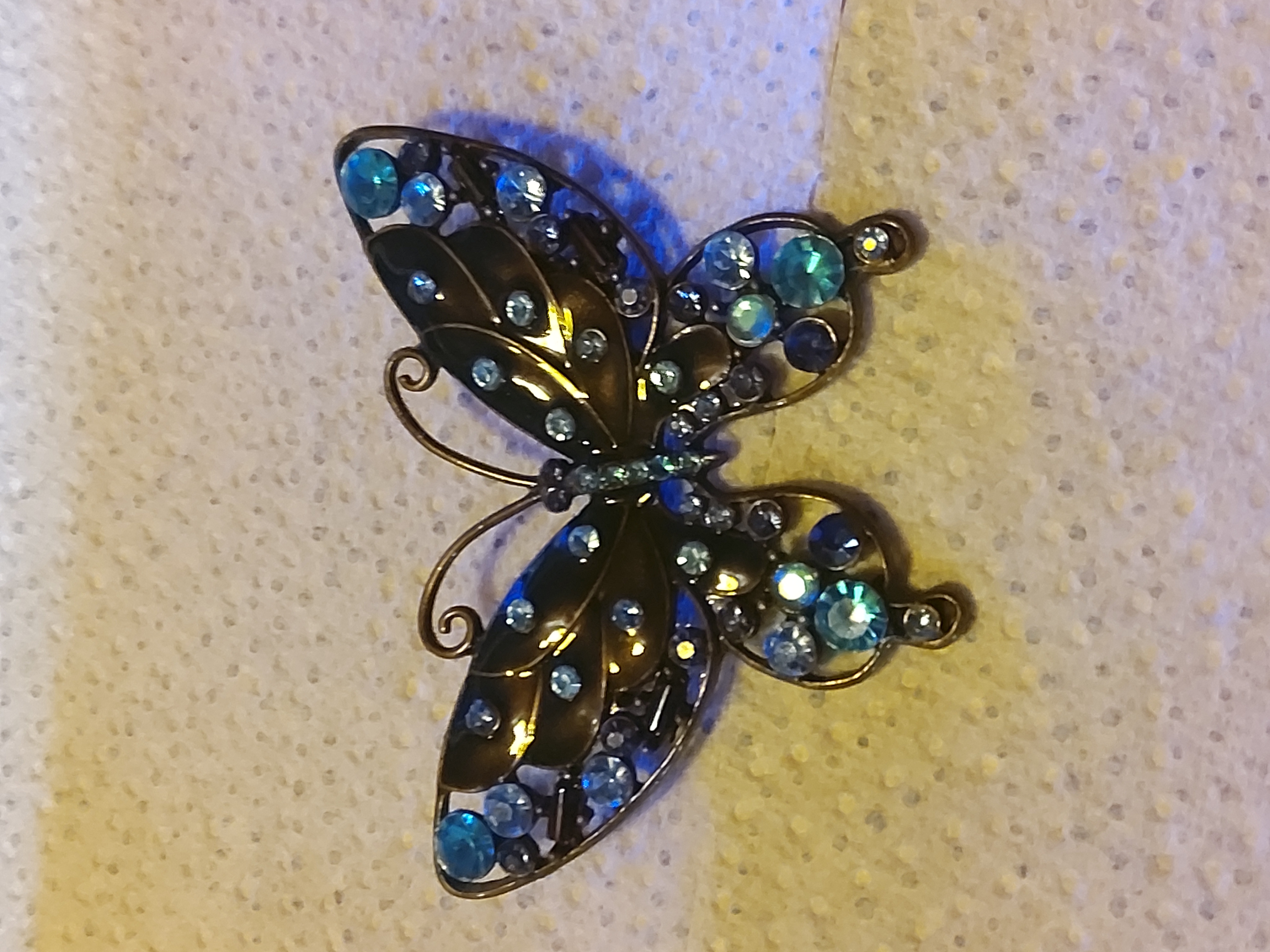 Broche Papillon en M�tal et Pierres D�coratives 15 Champignelles (89)