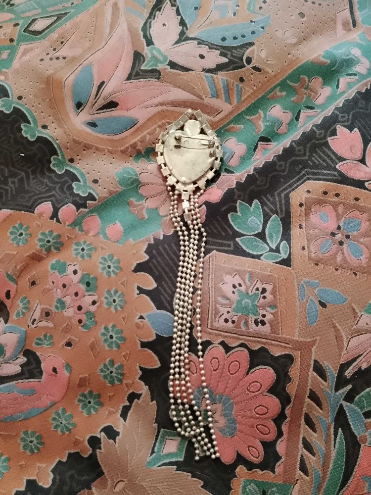 broche en strass translucides et m�tal argent� vintage ann�es 70. 8 Carqueiranne (83)