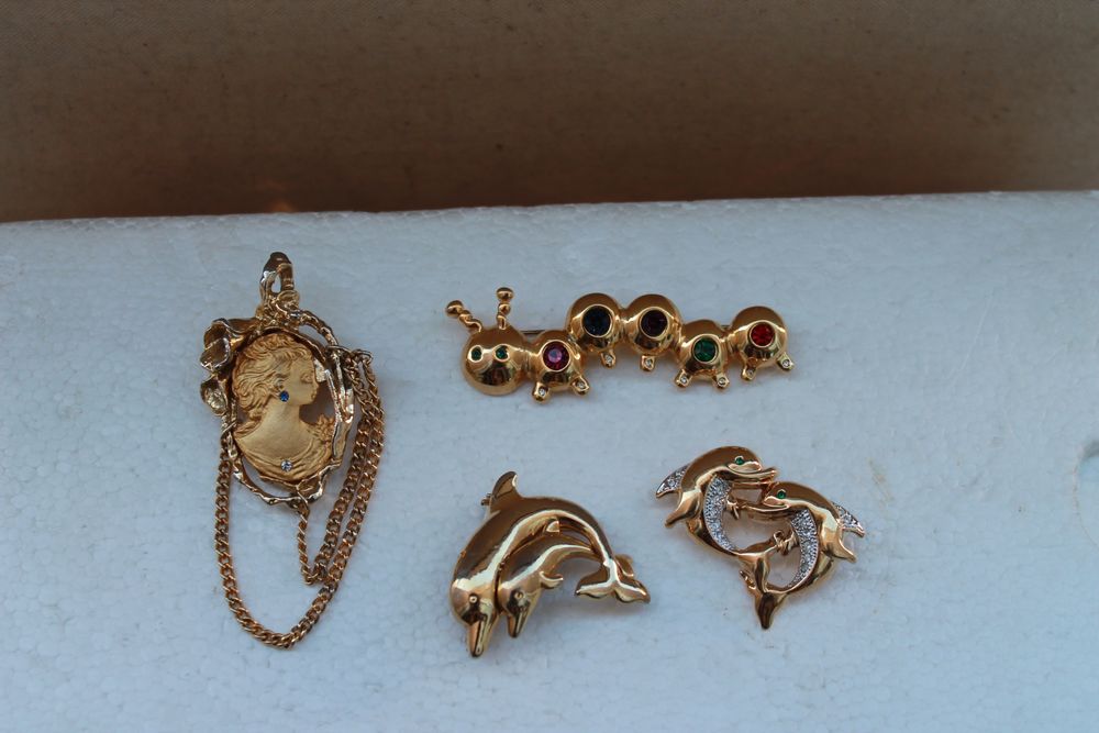 BROCHES  BEAUX MODELES DIFFERENTS 5 Vitry-sur-Seine (94)