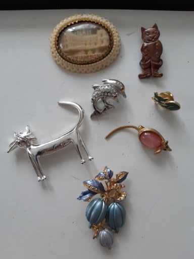 Broches et pin's au choix 8 Le Plessis-Robinson (92)