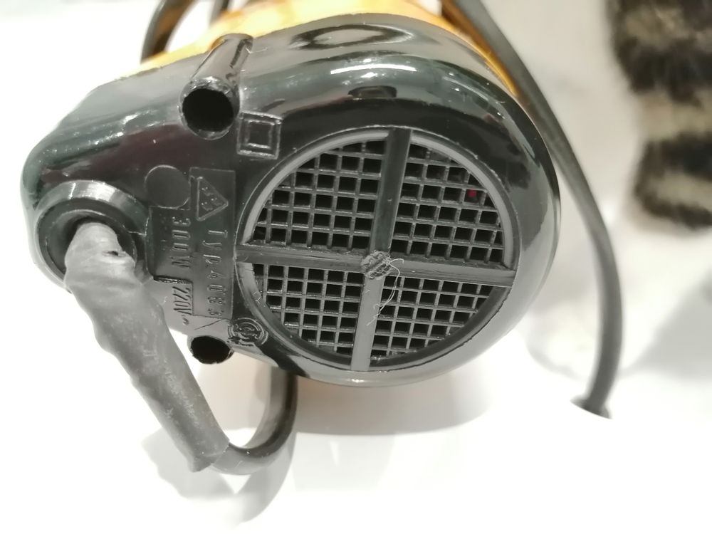 Brosse chauffante et coiffante de marque S�verin. 5 V�nissieux (69)