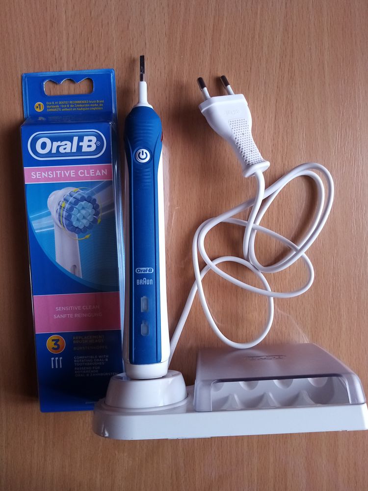 Brosse � dents �lectrique Oral B Pro4000 et brossettes neuve 47 Le Mans (72)