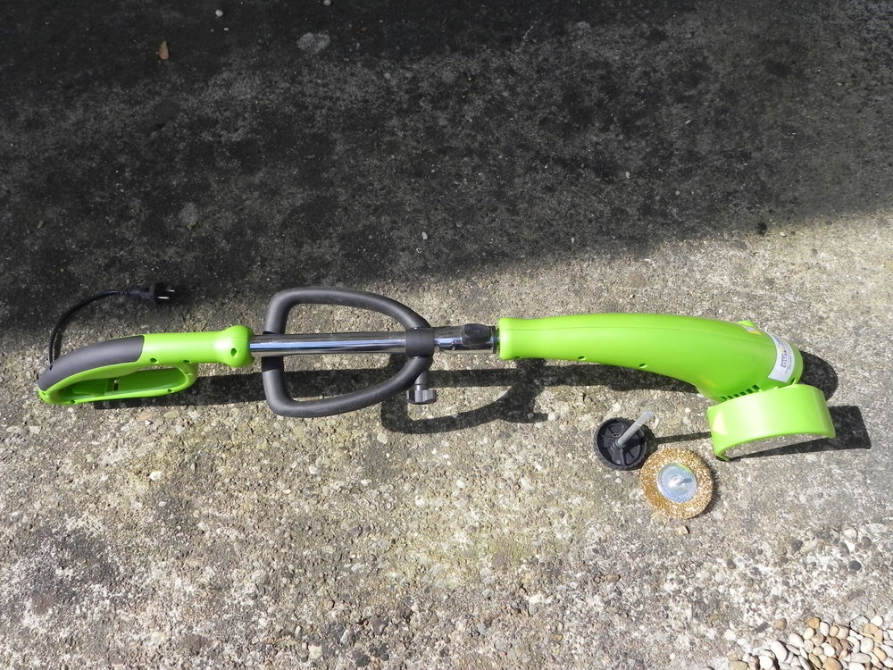 Brosse �lectrique 50 B�g�-le-Ch�tel (01)