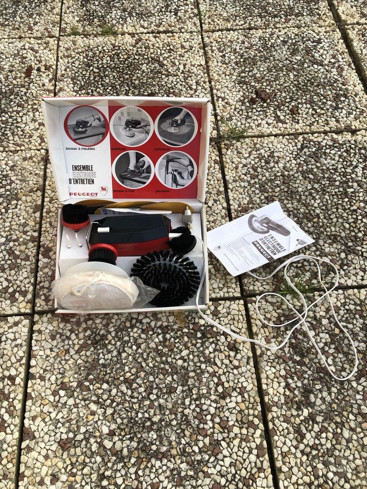 Brosse �   meuble 15 Guermantes (77)